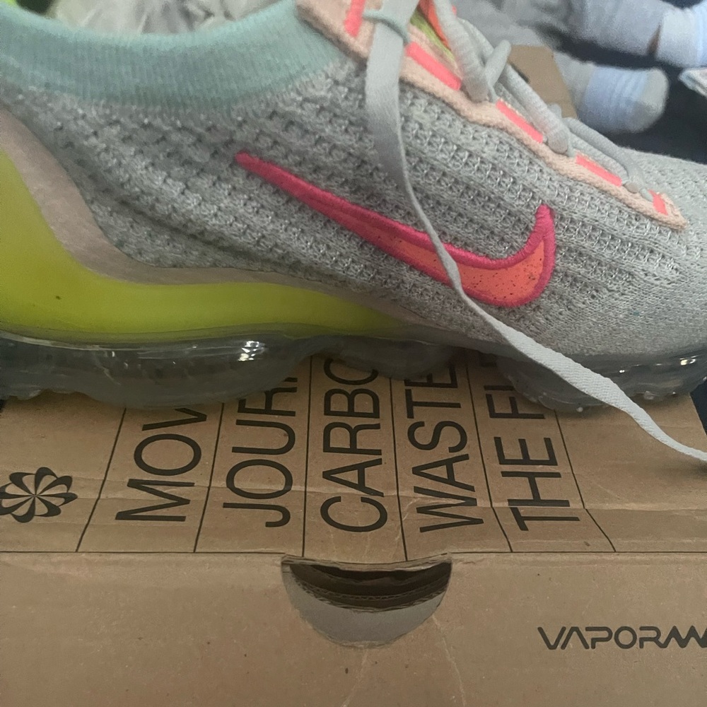 Women Nike vapormax size 8.5